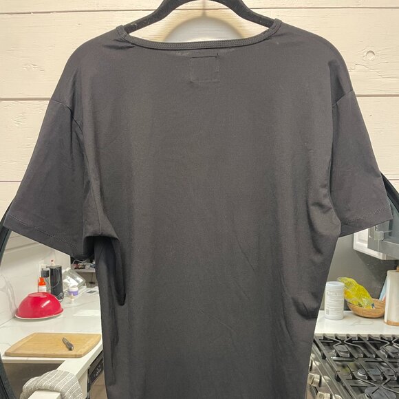 Cuts Elongated Tee Men’s Large Modern Fit, Premium Stretch, Excellent Condition - Picture 2 of 4